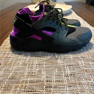 Women’s Huarache Nike Sneakers